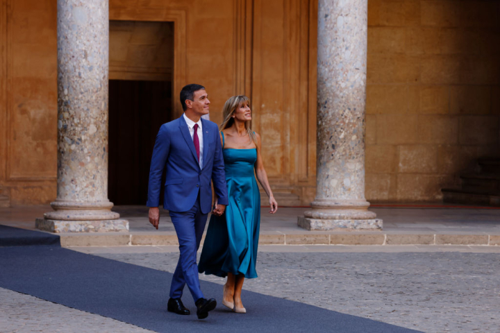 Pedro Sánchez y Begoña Gómez, fotografiados en la cumbre celebrada en la Alhambra el 5 de octubre de 2023.