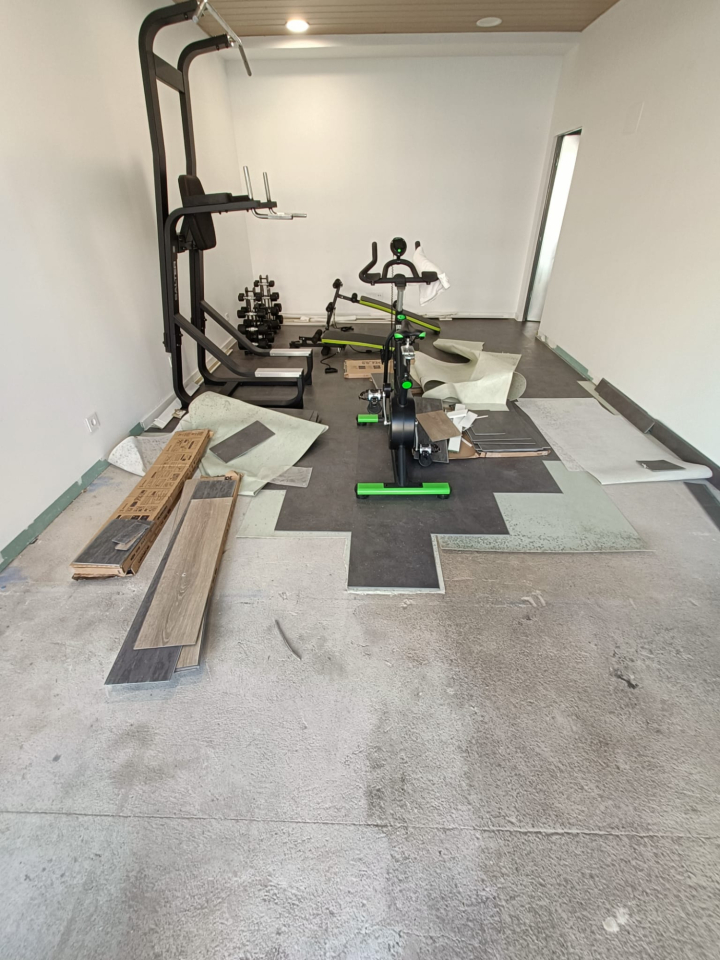 El gimnasio a medio completar.