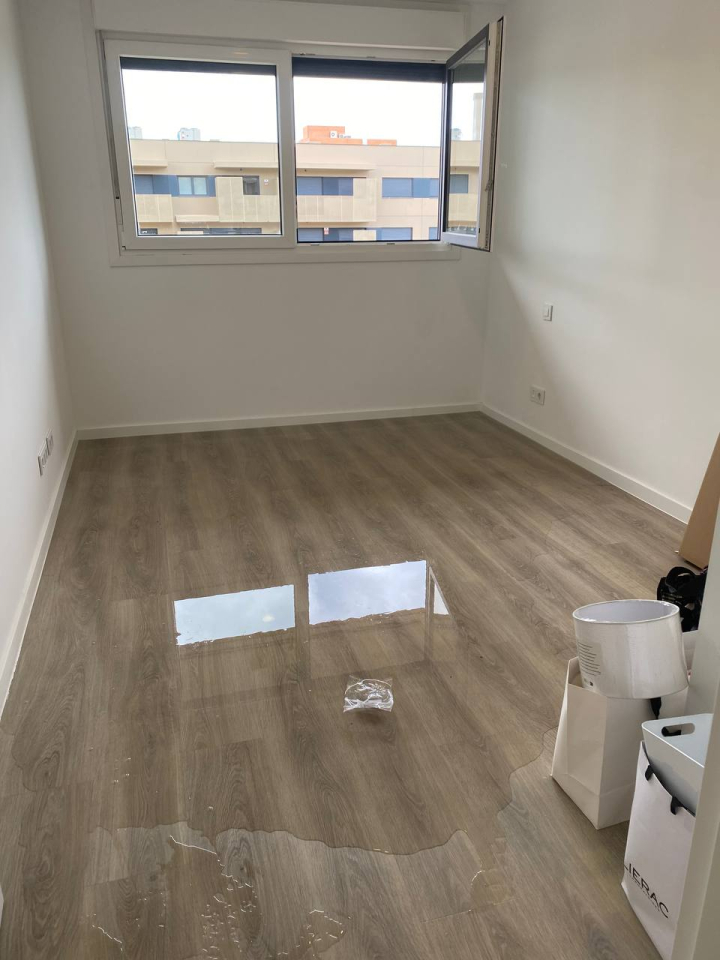 Inundación en una de las viviendas.