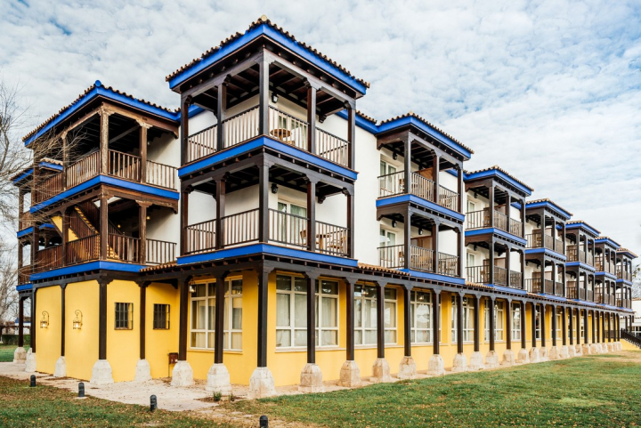 Exterior de la casona manchega que alberga el Parador de Manzanares.