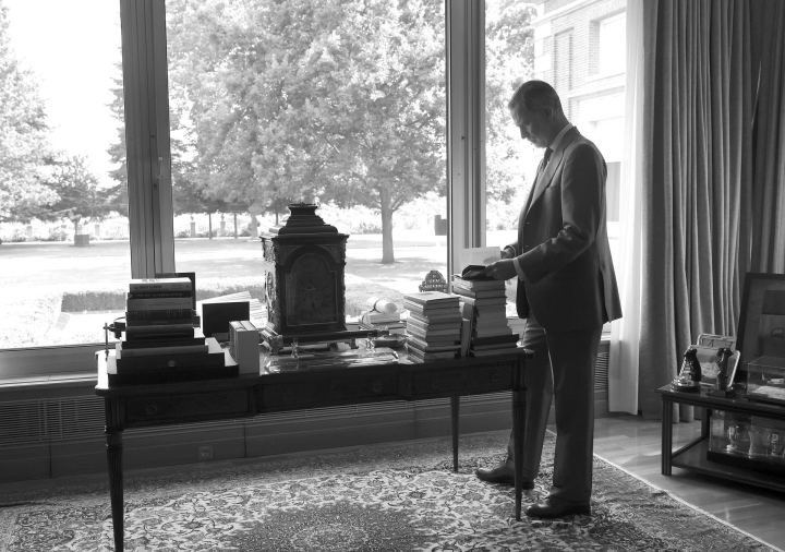 Felipe VI en su despacho.