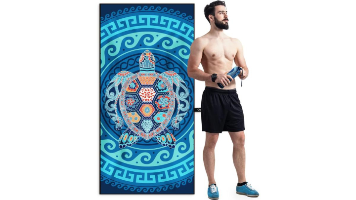 La toalla de playa perfecta para llevar este verano