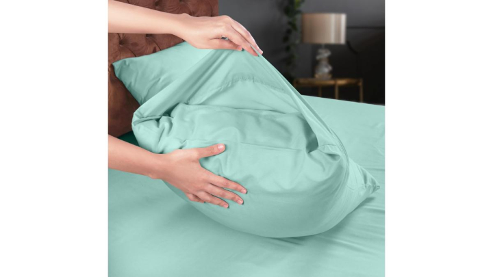 Este juego de sábanas para el verano incluye dos fundas para las almohadas.