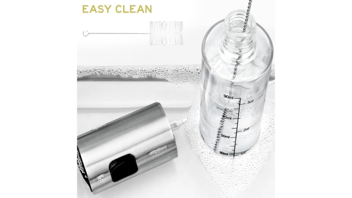 Este dispensador de aceite es muy fácil de limpiar.