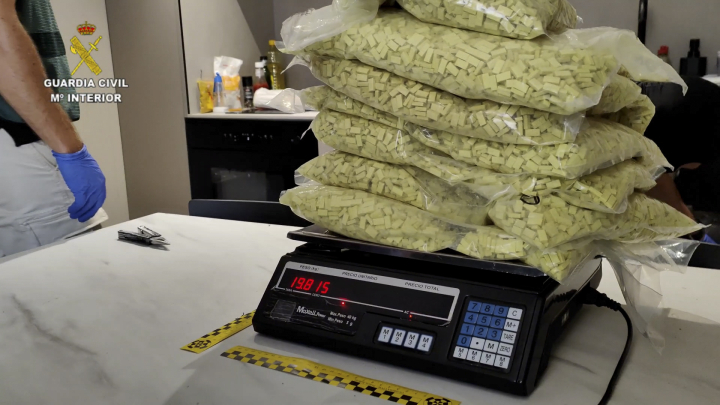 Durante la operación se han intervenido más de un millón de pastillas de éxtasis (1.071.327 pastillas), con un peso de 357 kilogramos.