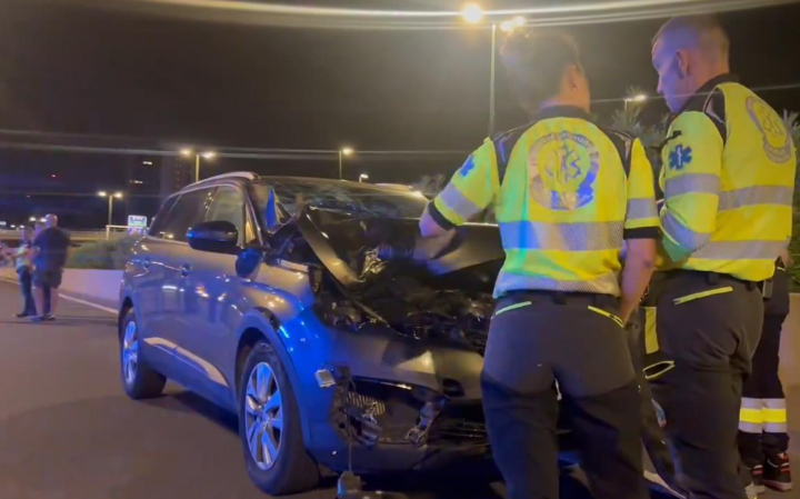 El dispositivo de seguridad, tras el atropello mortal de una persona que cruzó de forma indebida la M30 (Chamartín, Madrid).