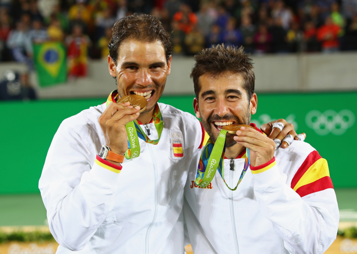 12 de agosto de 2016. Rafa Nadal lograba su segunda medalla de oro olímpica, tras ganar en dobles de Río 2016 junto a Marc López.