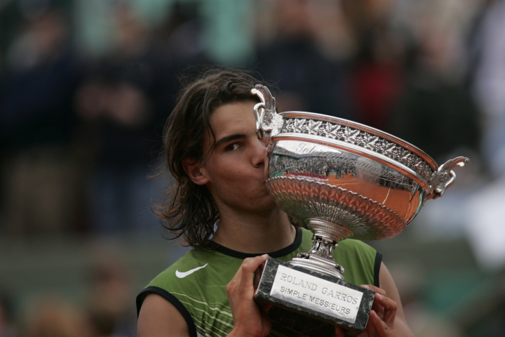 5 de junio de 2005. Rafa Nadal dijo 'aquí estoy yo' y se hizo con su primer Roland Garros con 19 años. Un romance con París que ha mantenido hasta el final.