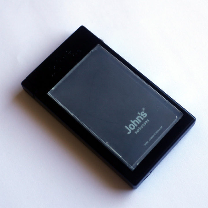 Imagen de archivo de la parte trasera del celular de John's Phone.