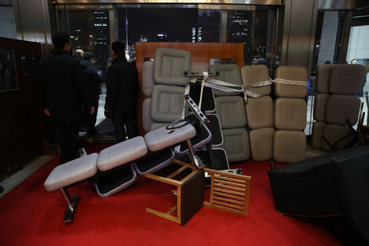 Barricadas en el interior de la Asamblea Nacional de Corea del Sur
