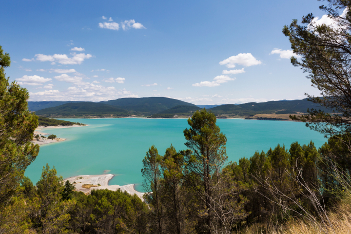 Vista panorámica del pantano de Yesa, en Navarra.