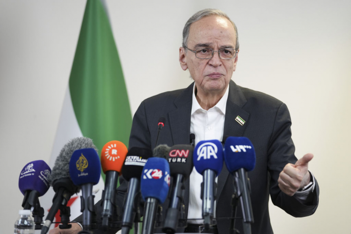 El líder de la oposición siria, Hadi Al Bahra, este diciembre, durante una rueda de prensa en Turquía.