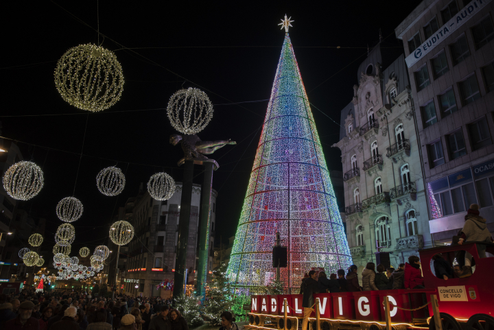 Vista de la iluminación navideña de la ciudad de Vigo, en Galicia.