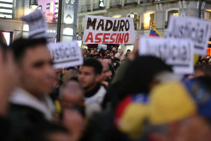 Manifestantes contra Maduro, este 9 de enero en la Puerta del Sol de Madrid