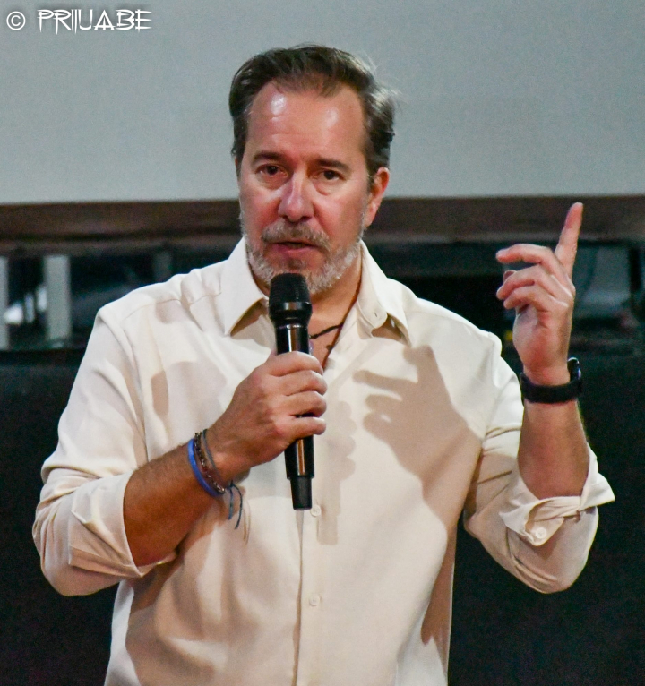 David Santiesteban impartiendo una charla sobre la enfermedad.