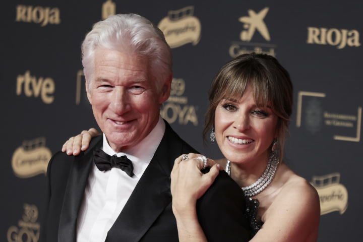Richard Gere y Alejandra Silva, en los Premios Goya 2025.
