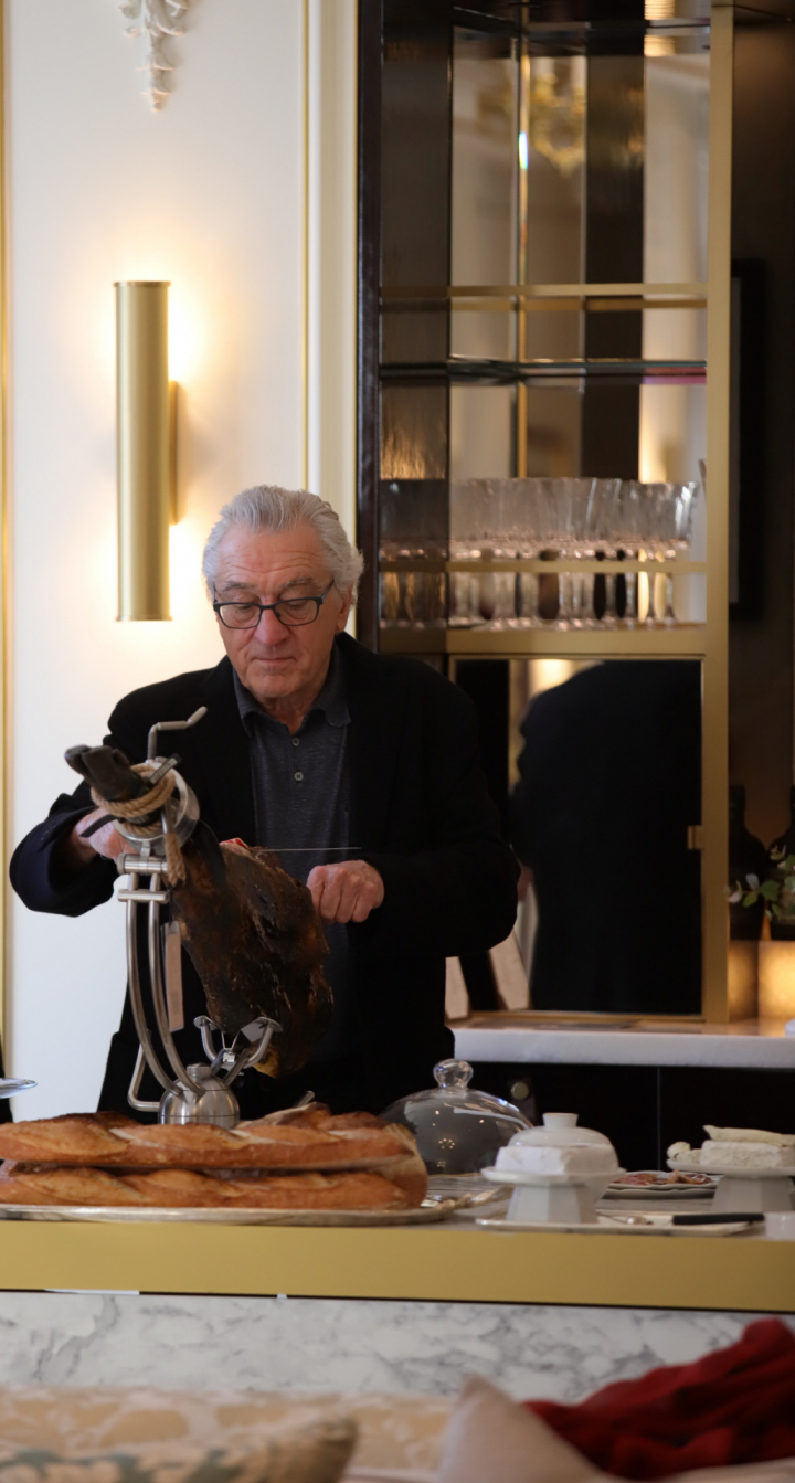 Robert De Niro, cortando jamón en 2022 en Madrid Fusion.