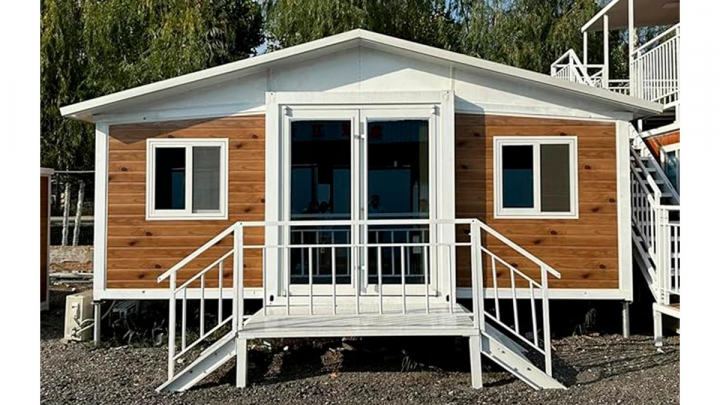 Una casa prefabricada en la naturaleza.