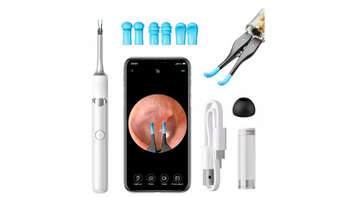 El limpiador de oídos sobre fondo blanco