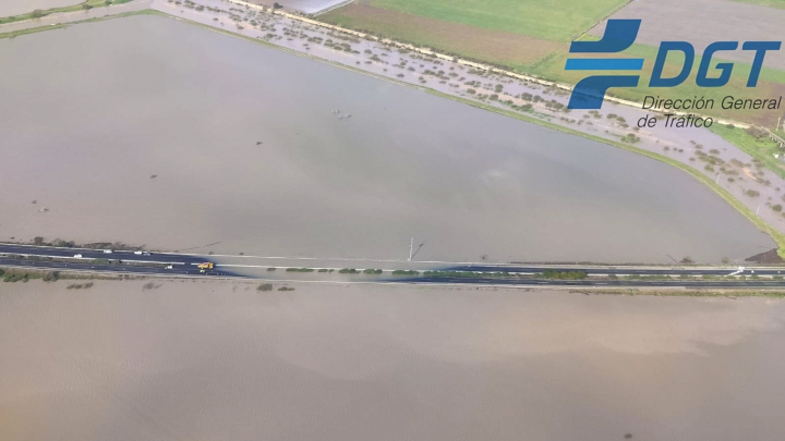 Imágenes tomadas desde el helicóptero de la DGT en Sevilla, permaneció un día intransitable la AP-4, entre Dos Hermanas y Los Palacios y Villafranca.