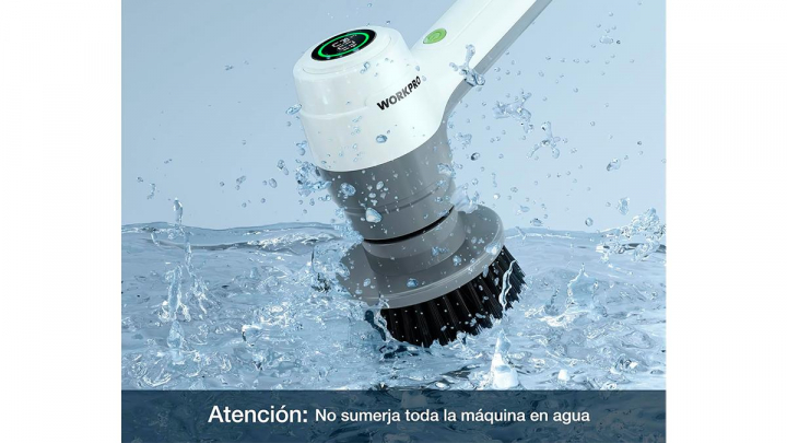 Cepillo sobre fondo blanco