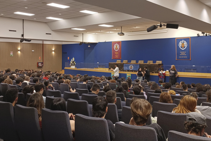 Asamblea estudiantil en la Facultad de Matemáticas de la Universidad Complutense, previa al encierro.