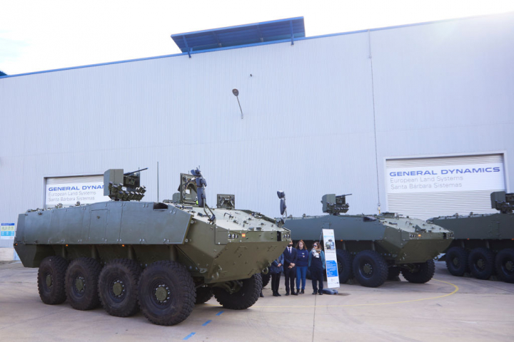Entrega de siete vehículos RCC al Ministerio de Defensa.