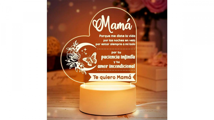 Regalo día de la madre sobre fondo blanco