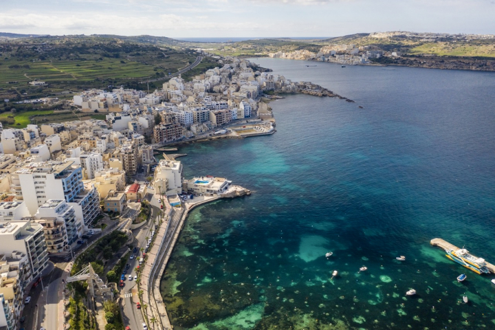 Vista aérea de la Bahía de San Pablo, en Malta.