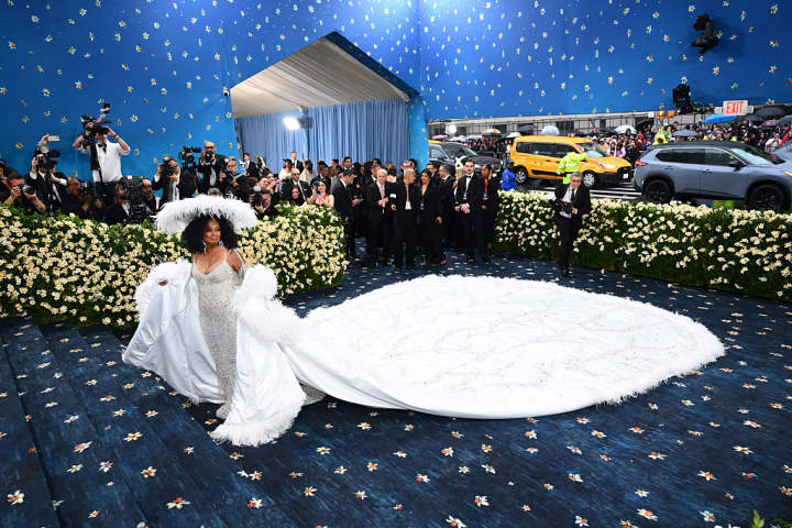alt="alt="Diana Ross, otra diva de blanco en la Met Gala 2025""