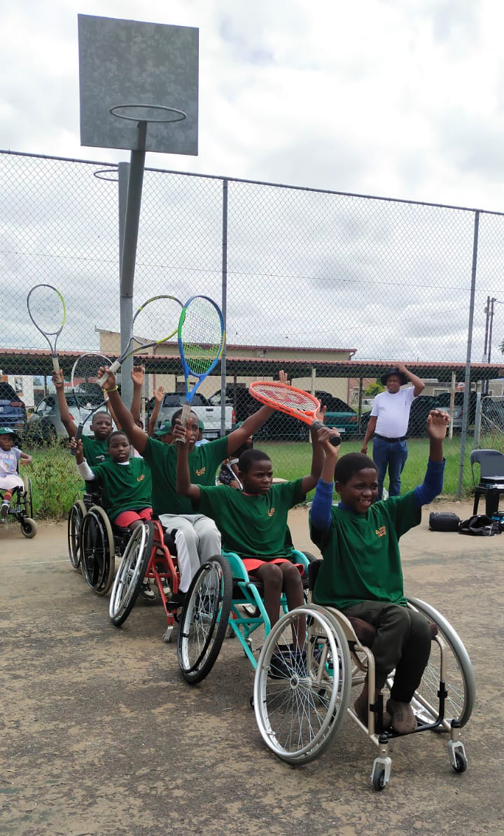 Varios niños con los que trabaja la AEEPIM, en una imagen de sus entrenamientos