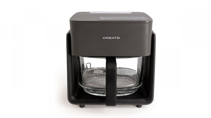 La freidora sobre fondo blanco