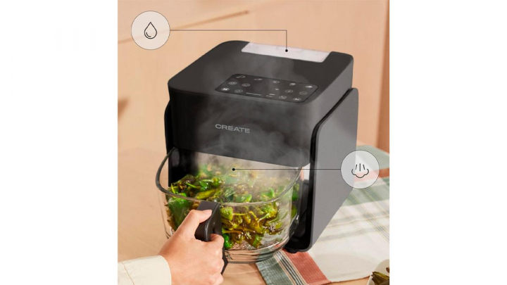 La freidora sobre fondo blanco