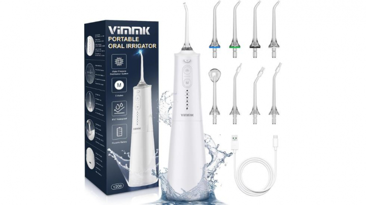 Este irrigador dental incluye ocho boquillas diferentes.