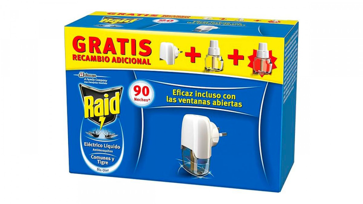 Antimosquitos sobre fondo blanco.