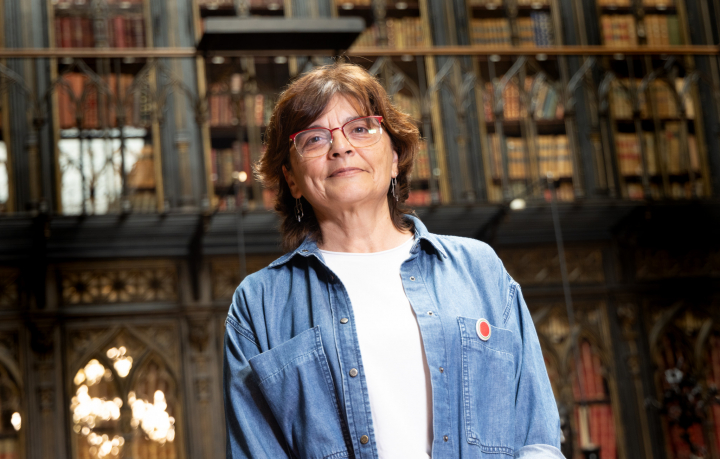 Carme da Silva (BNG), durante la entrevista con 'El HuffPost', en la biblioteca del Senado.