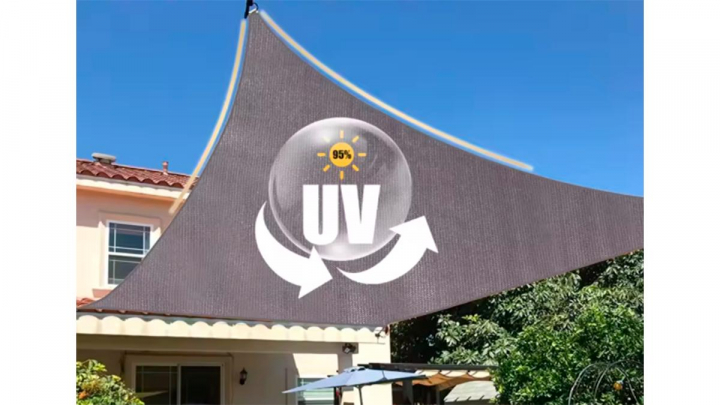 Toldo vela sobre fondo blanco.