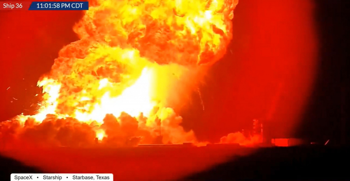 La nave Starship de Space X ha estallado durante una prueba de ignición, en tierra, del cohete 'Super Heavy'; en la base de la compañía en Texas (EEUU).