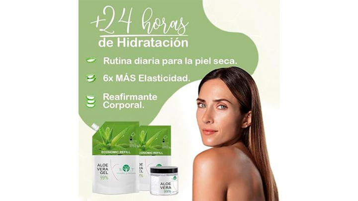 Gel de aloe vera sobre fondo blanco.