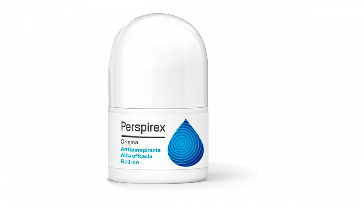 Desodorante sobre fondo blanco.