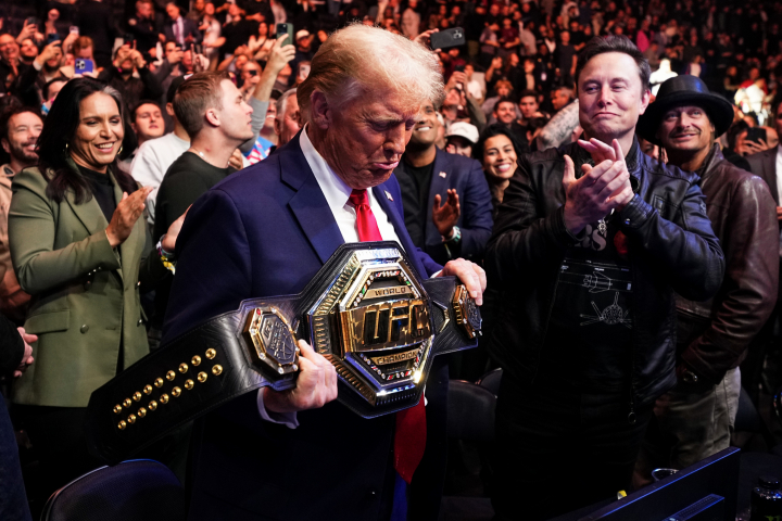 Donald Trump y Elon Musk en un combate de UFC, antes de su ruptura de amistad.