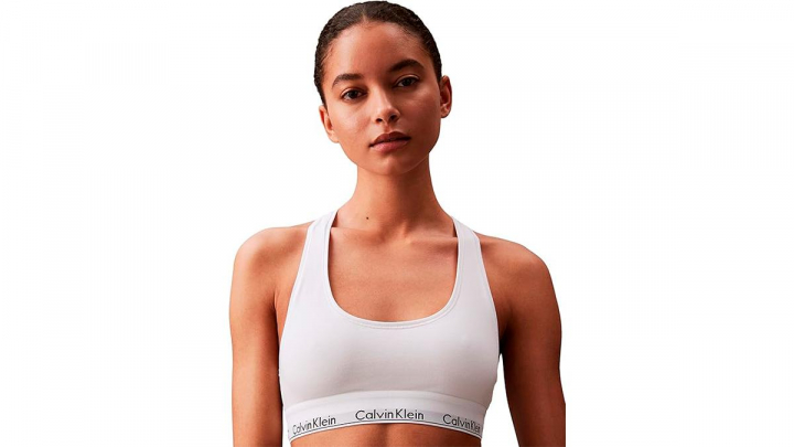 Producto rebajado sobre fondo blanco.