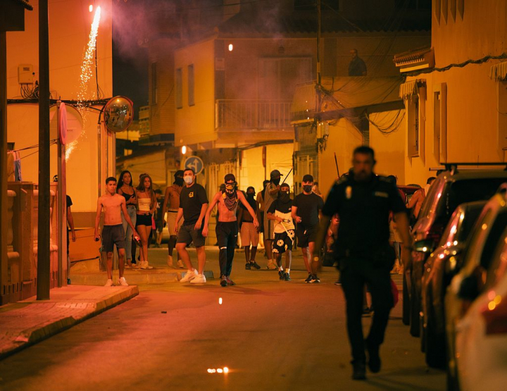 Disturbios en el barrio de San Antonio, en Torre Pacheco, la noche del domingo.