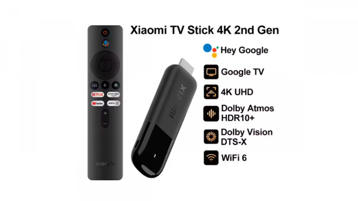 Chromecast sobre fondo blanco.