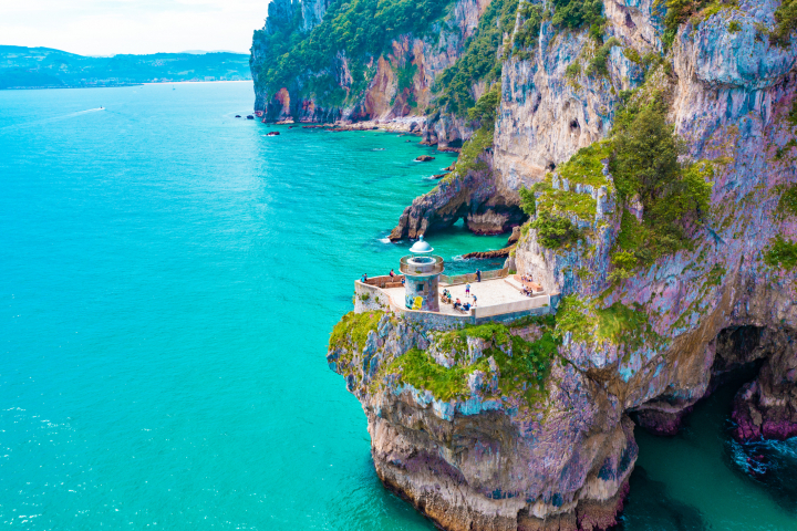 Imagen aérea del Faro del Caballo, en Santoña.