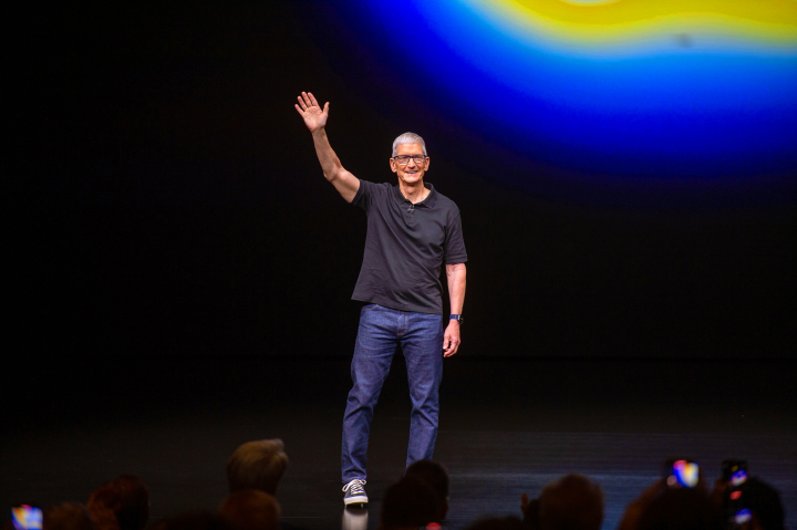 Tim Cook, CEO de Apple, en la presentación del iPhone 17.