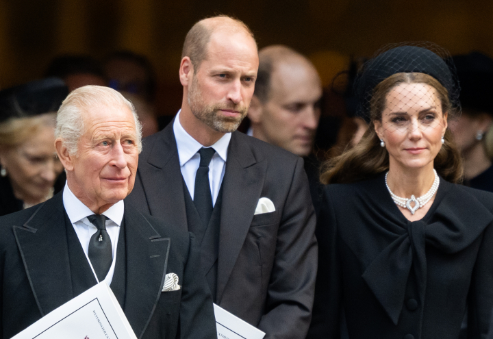 Carlos III, el príncipe Guillermo y Kate Middleton en el funeral de la duquesa de Kent