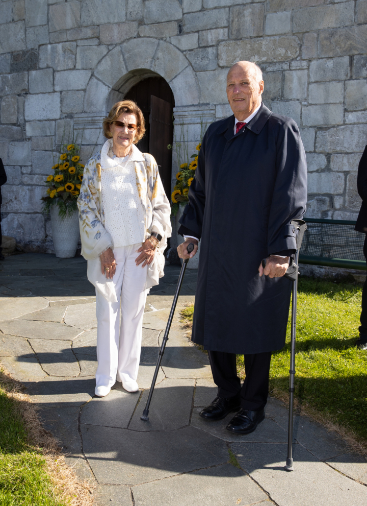 Harald y Sonia de Noruega en una visita oficial a Romsdal
