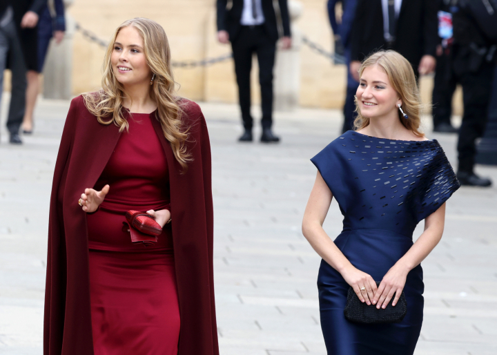 alt="alt="Amalia de Holanda y Elisabeth de Bélgica en la subida al trono de Guillermo de Luxemburgo""