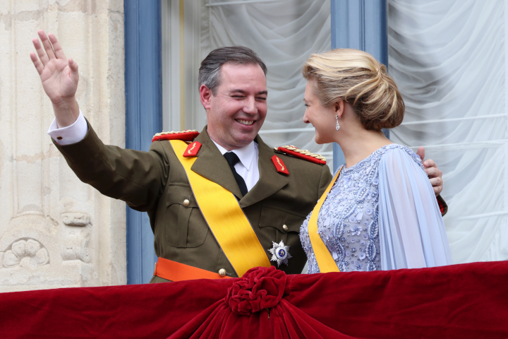 alt="alt="Guillermo y Stéphanie de Luxemburgo, muy felices tras convertirse en grandes duques de Luxemburgo""